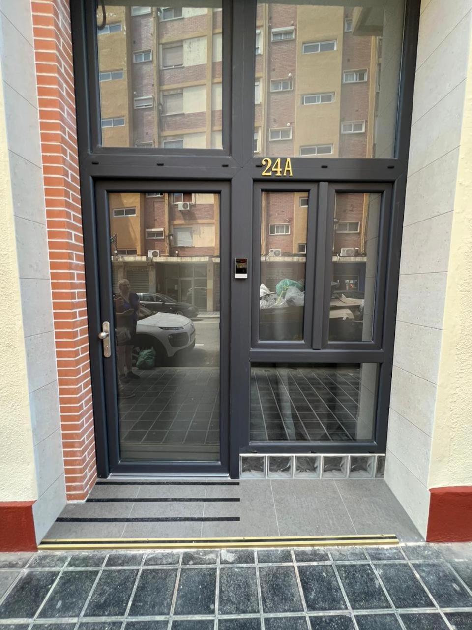 Aparthotel Carcaixent 24 Valencia Exterior foto